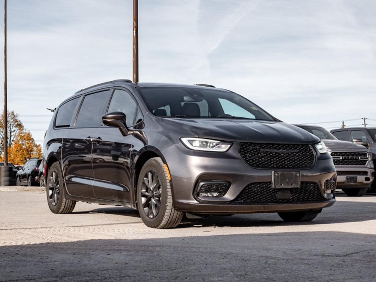 2022 Chrysler Pacifica Touring L Photo