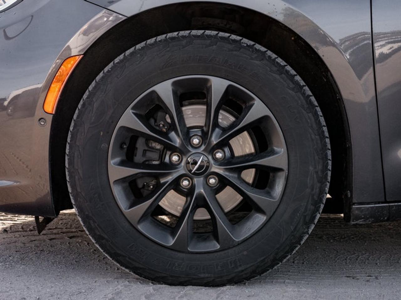 2022 Chrysler Pacifica Touring L Photo