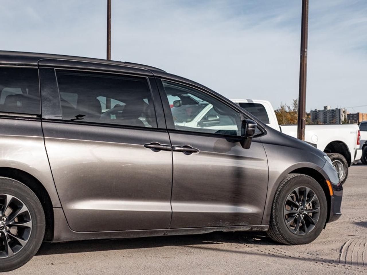 2022 Chrysler Pacifica Touring L Photo