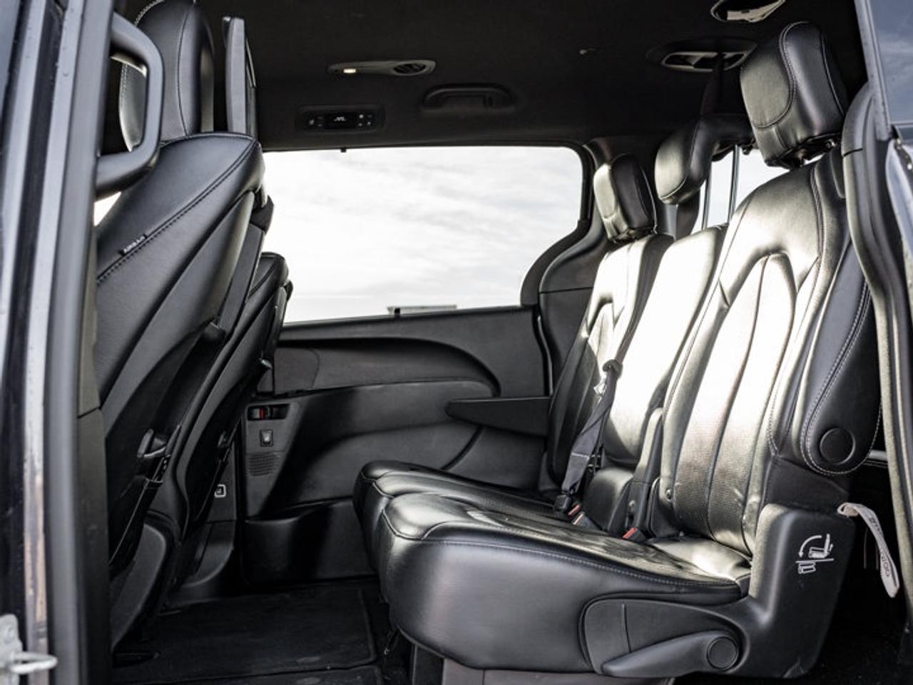 2022 Chrysler Pacifica Touring L Photo