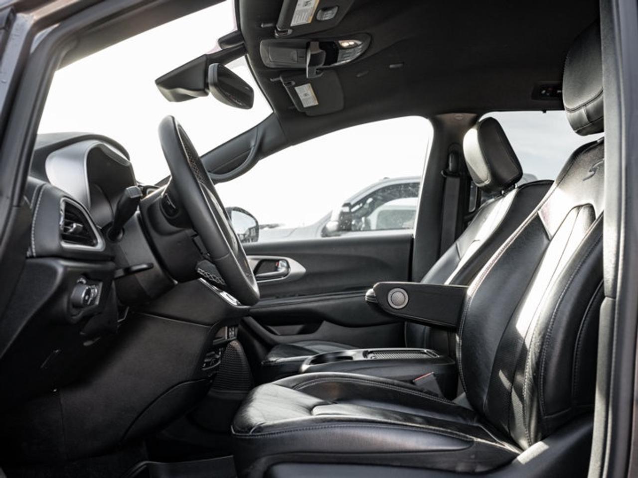 2022 Chrysler Pacifica Touring L Photo