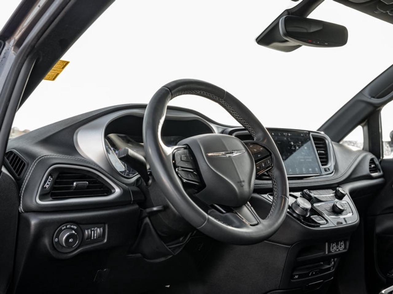 2022 Chrysler Pacifica Touring L Photo