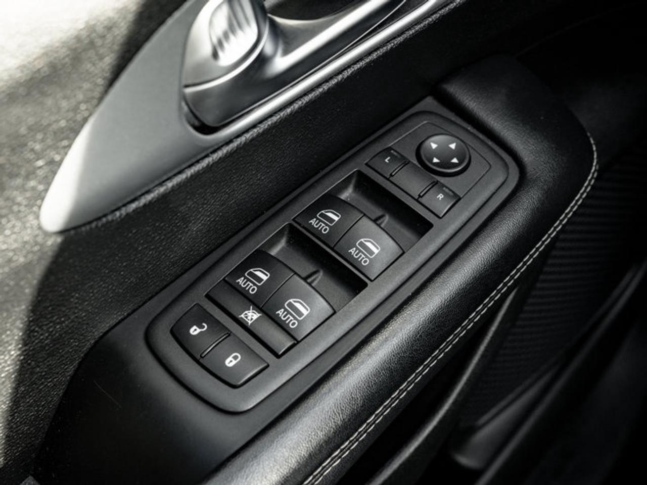 2022 Chrysler Pacifica Touring L Photo