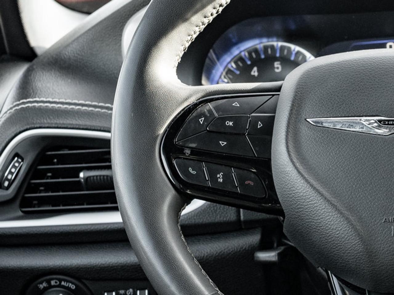 2022 Chrysler Pacifica Touring L Photo