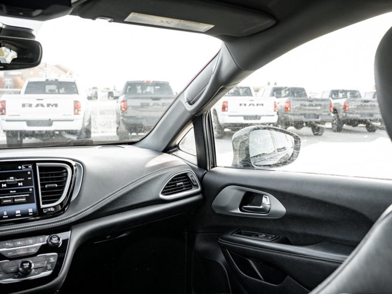 2022 Chrysler Pacifica Touring L Photo
