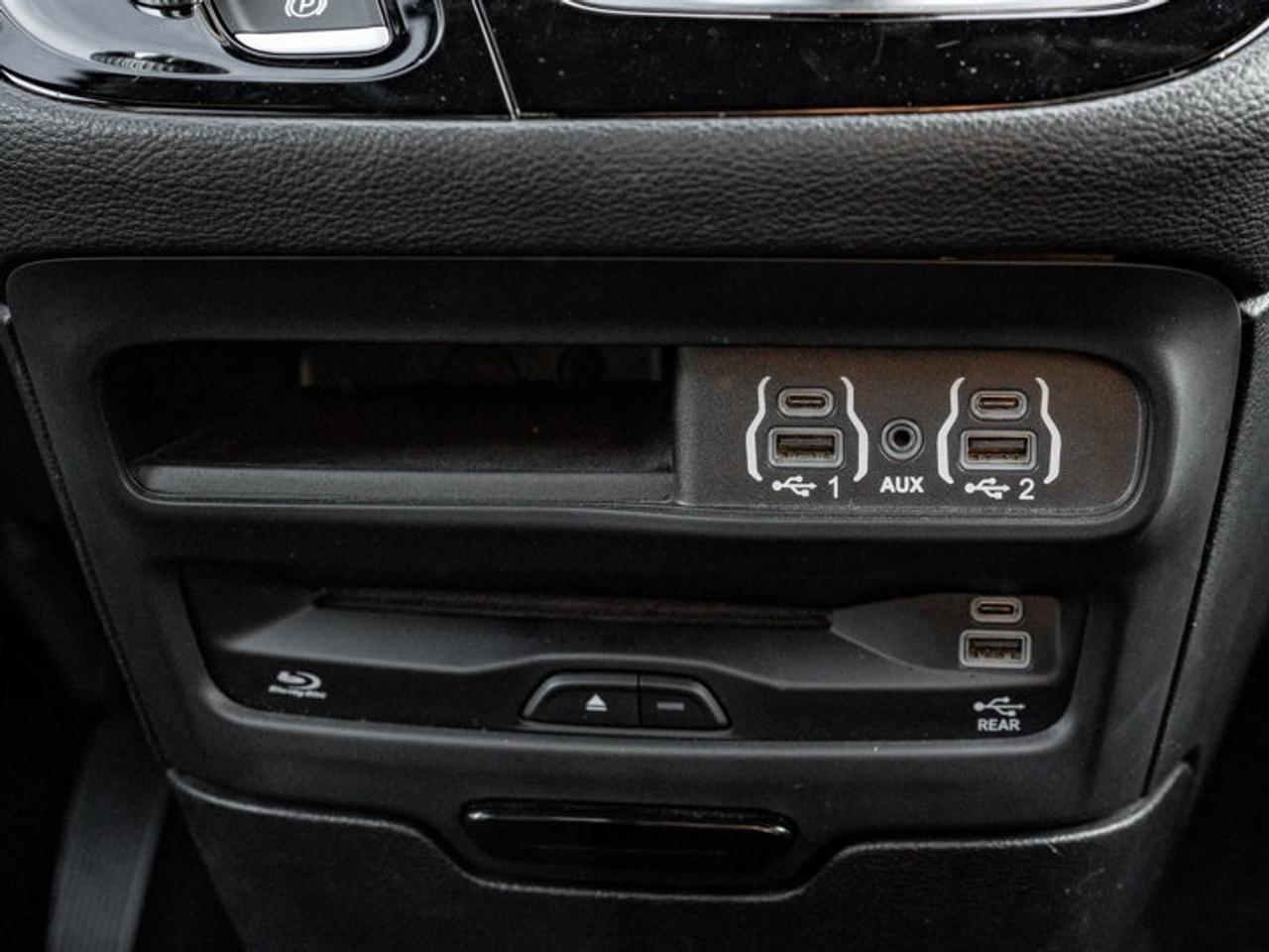 2022 Chrysler Pacifica Touring L Photo