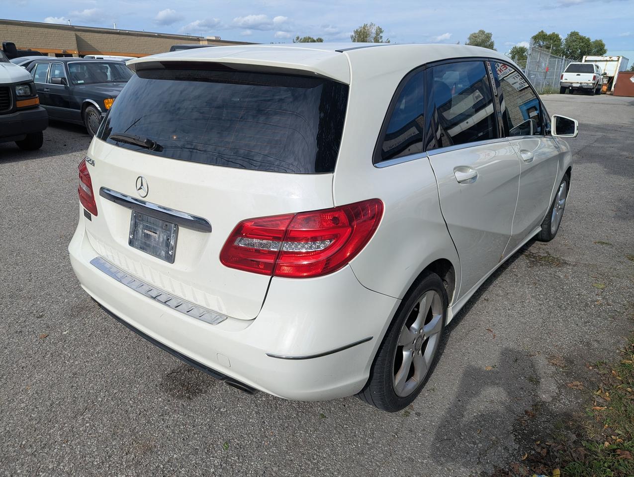 2014 Mercedes-Benz B-Class "Like NEW low PRICE" certified + FREE 6M warranty Photo