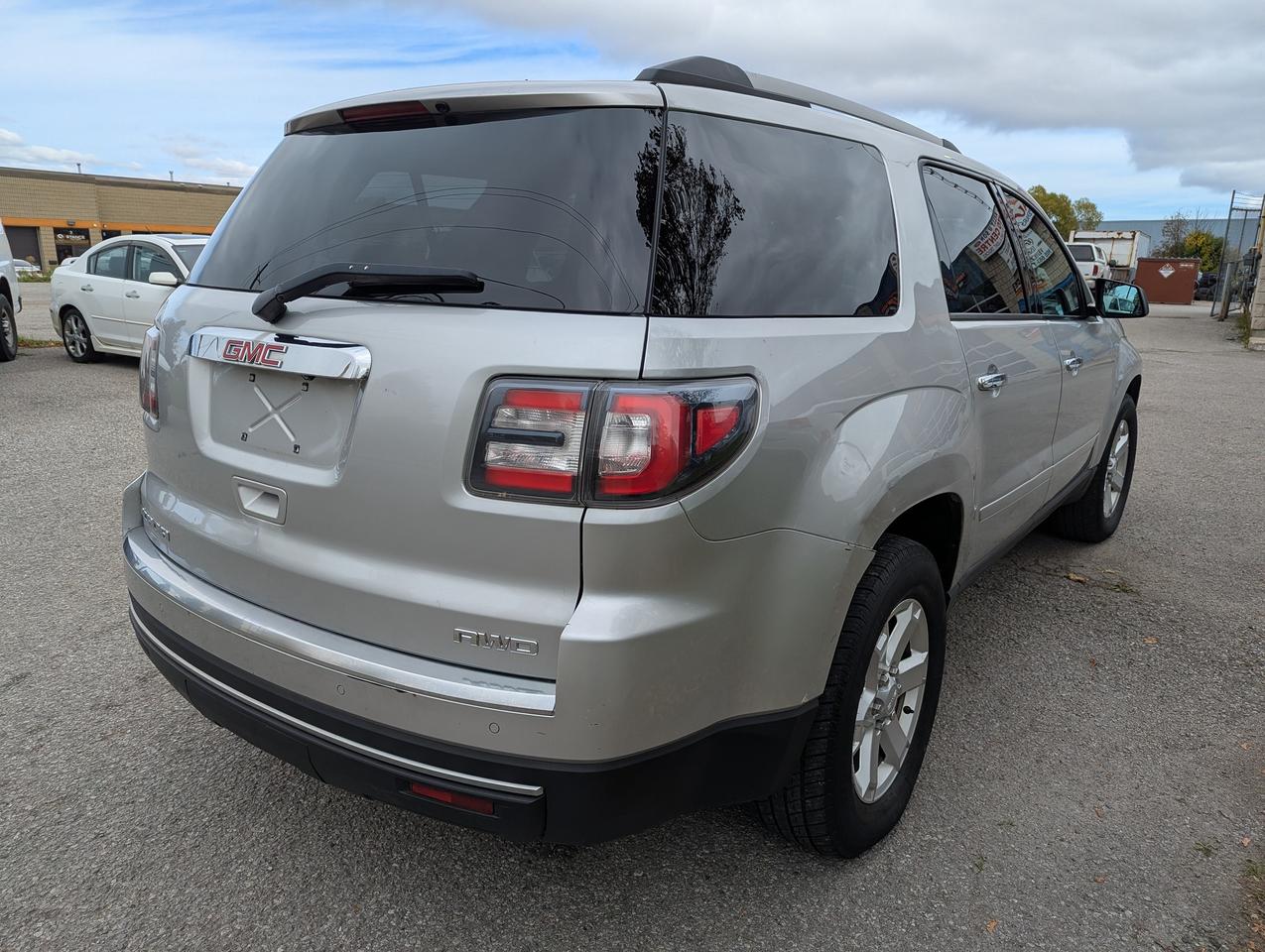 2015 GMC Acadia "One OWNER seats 8" certified + FREE oil change Photo1
