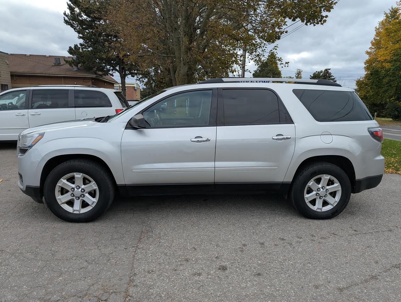 2015 GMC Acadia "One OWNER seats 8" certified + FREE oil change Photo