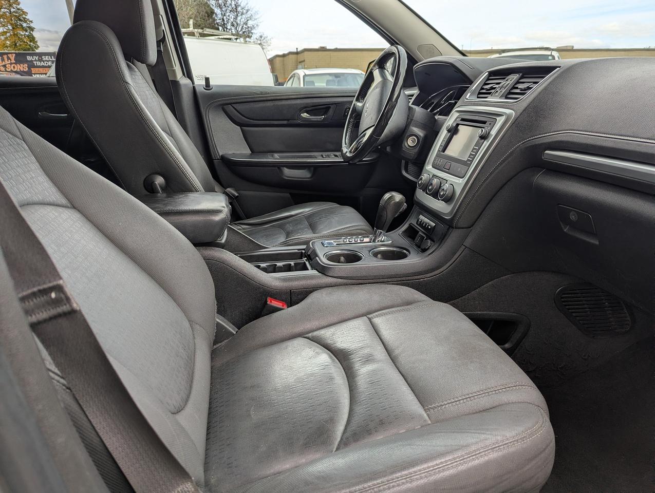 2015 GMC Acadia "One OWNER seats 8" certified + FREE oil change Photo