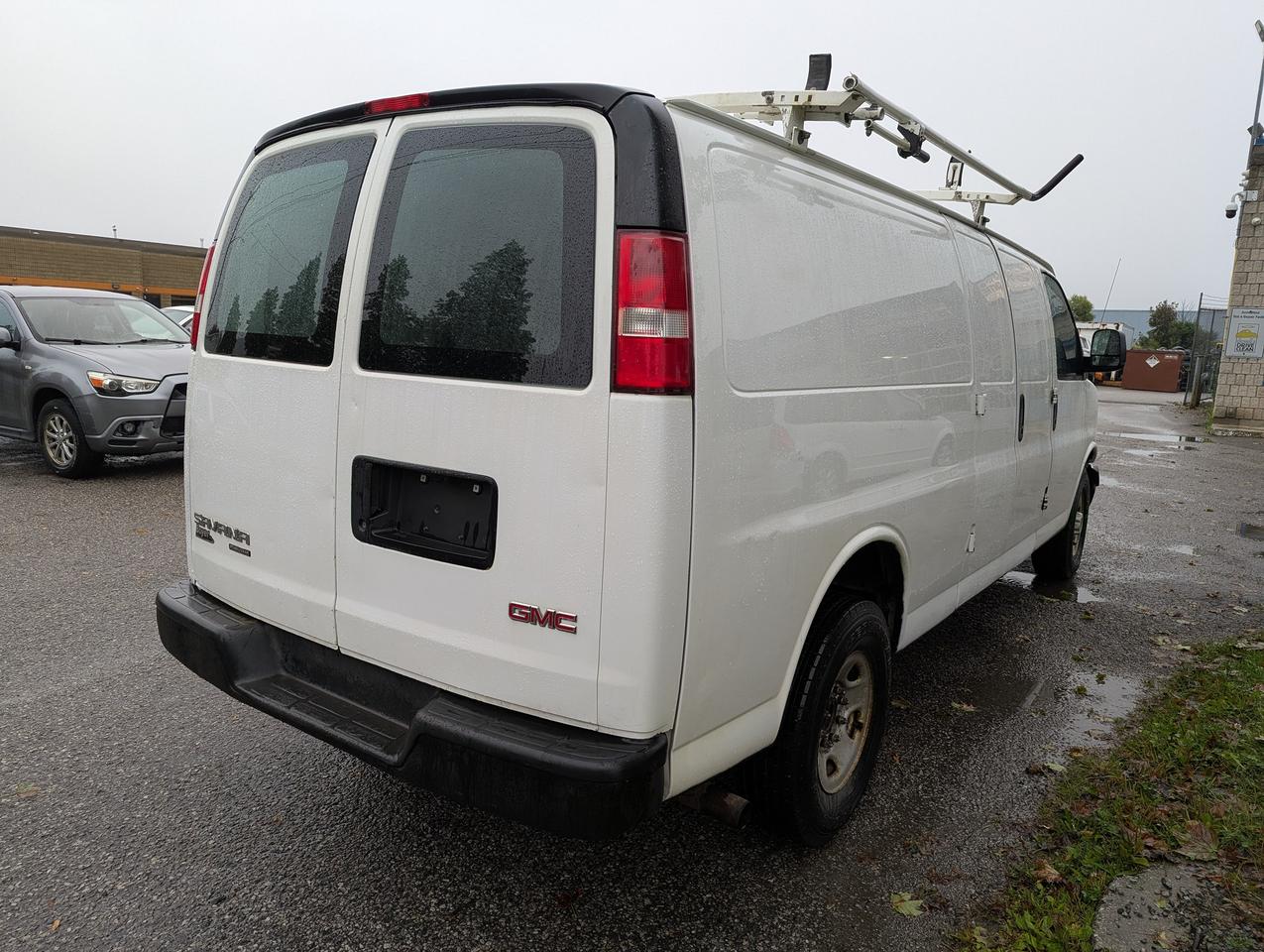 2016 GMC Savana Cargo Van "WORK or PLAY" Certified + FREE oil change Photo5