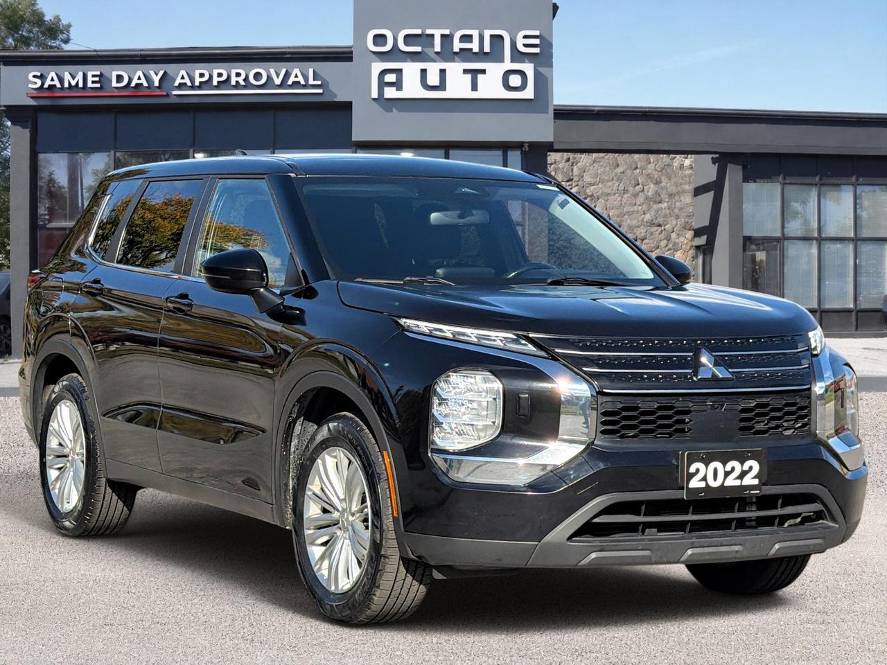 2022 Mitsubishi Outlander ES Photo2