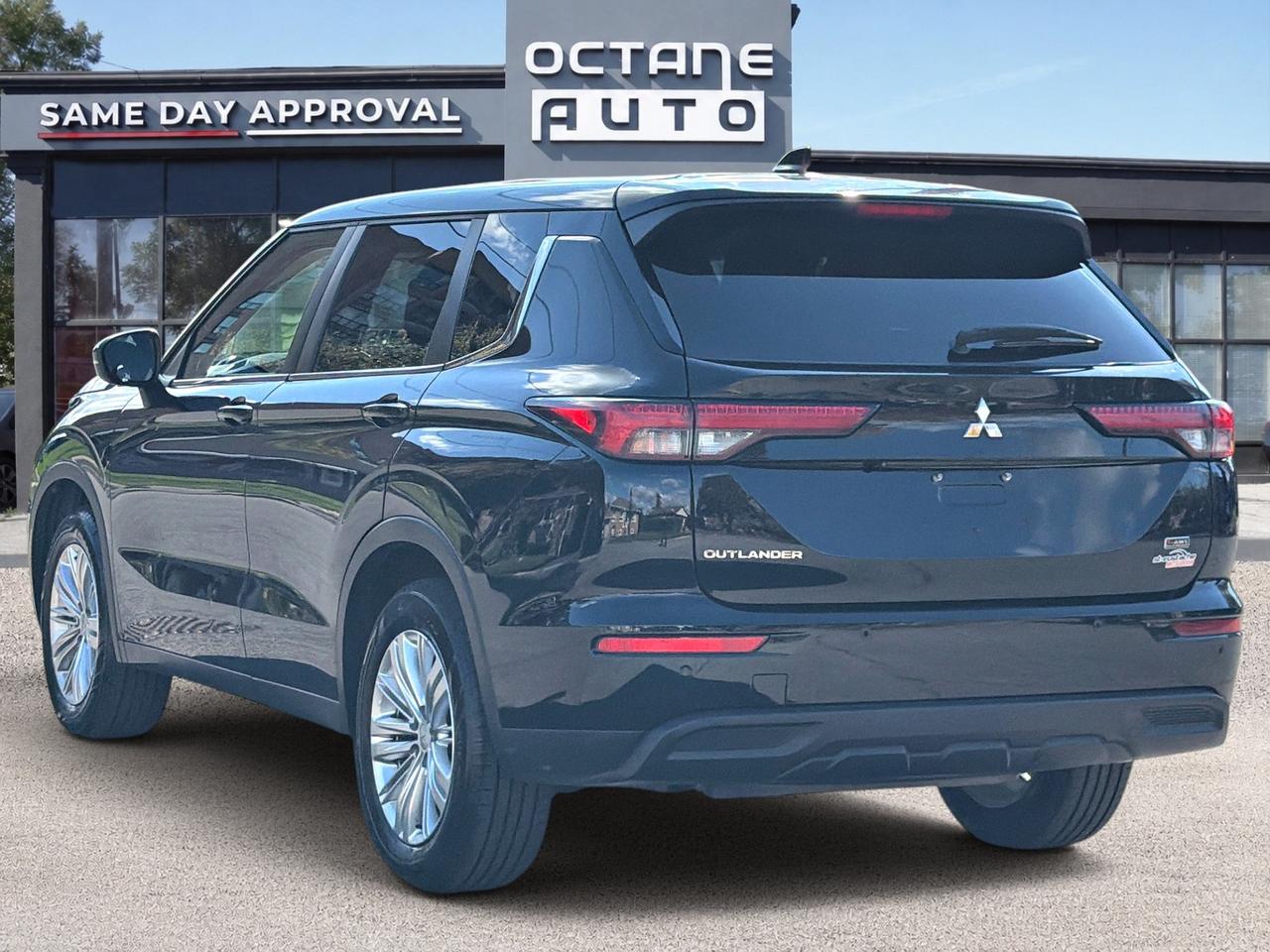 2022 Mitsubishi Outlander ES Photo