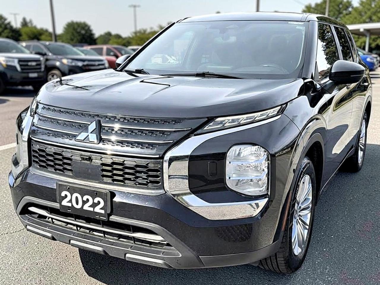 2022 Mitsubishi Outlander ES Photo