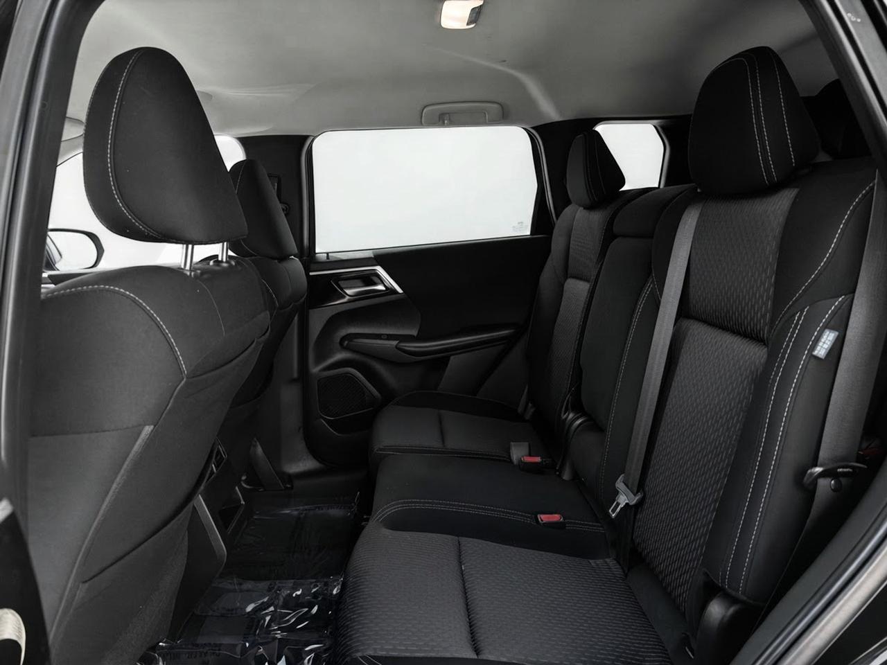 2022 Mitsubishi Outlander ES Photo