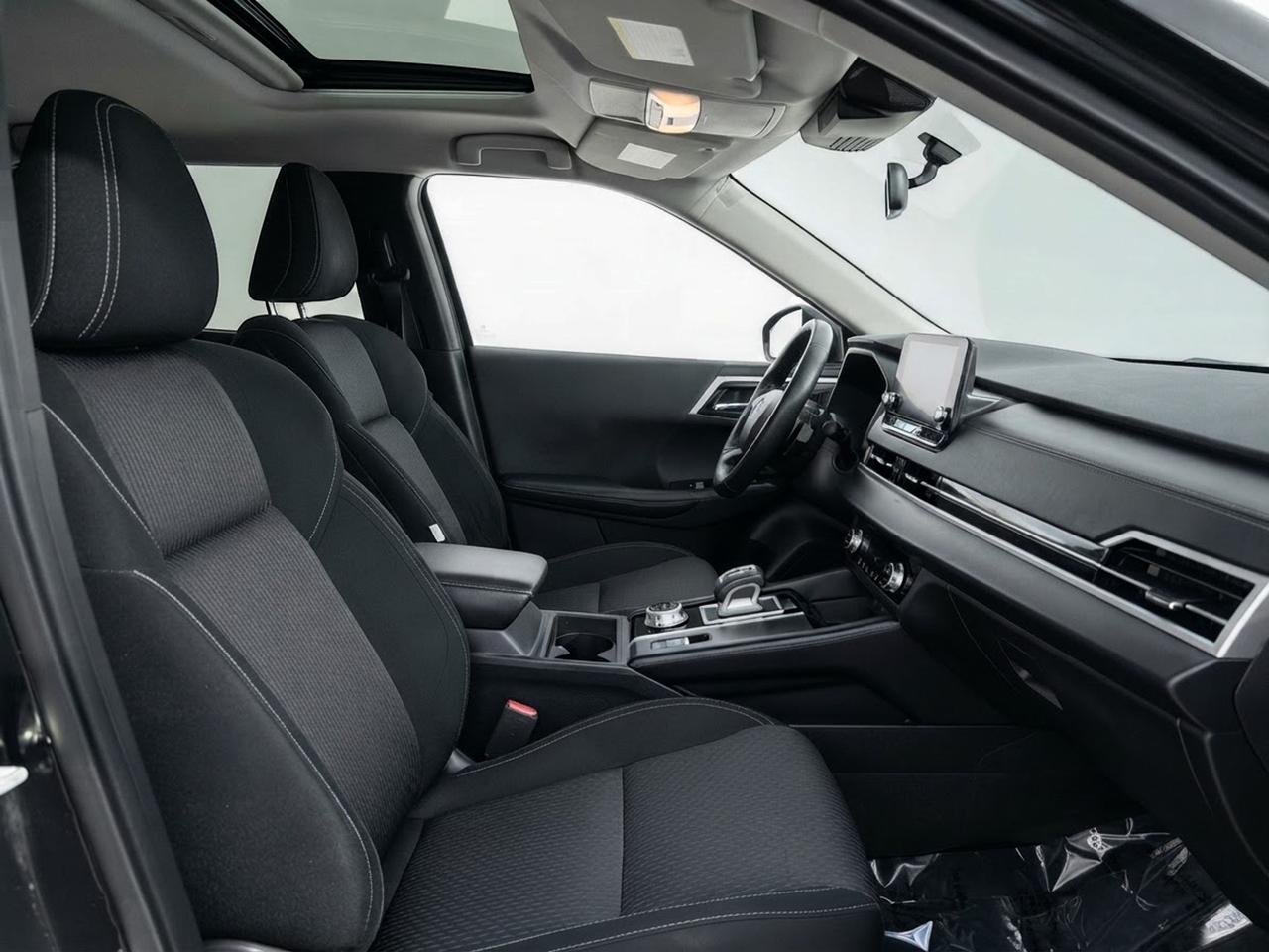 2022 Mitsubishi Outlander ES Photo