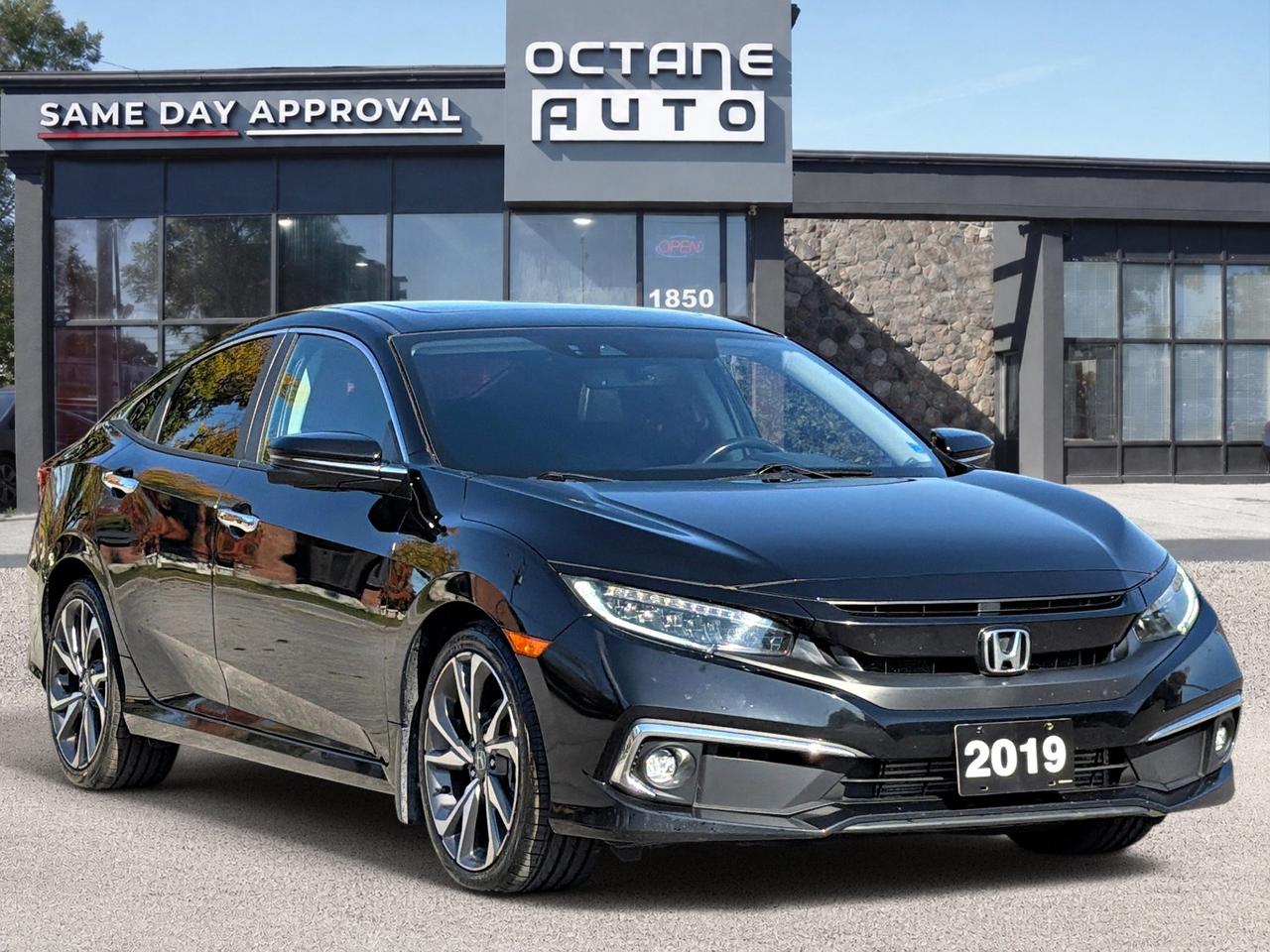 2019 Honda Civic Touring Photo