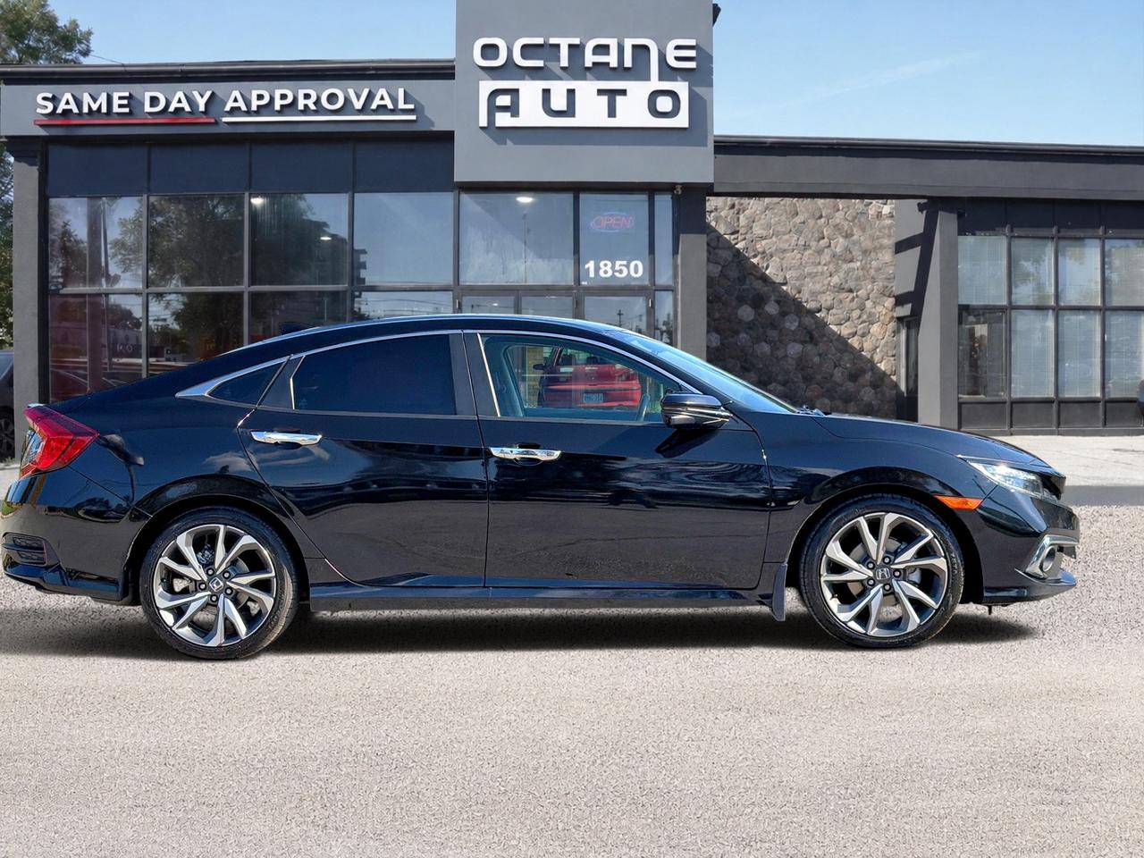 2019 Honda Civic Touring Photo3
