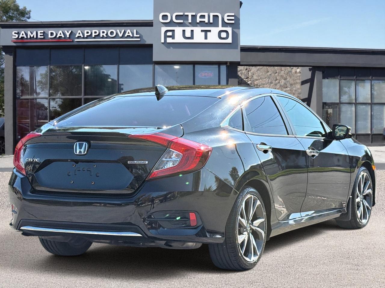 2019 Honda Civic Touring Photo