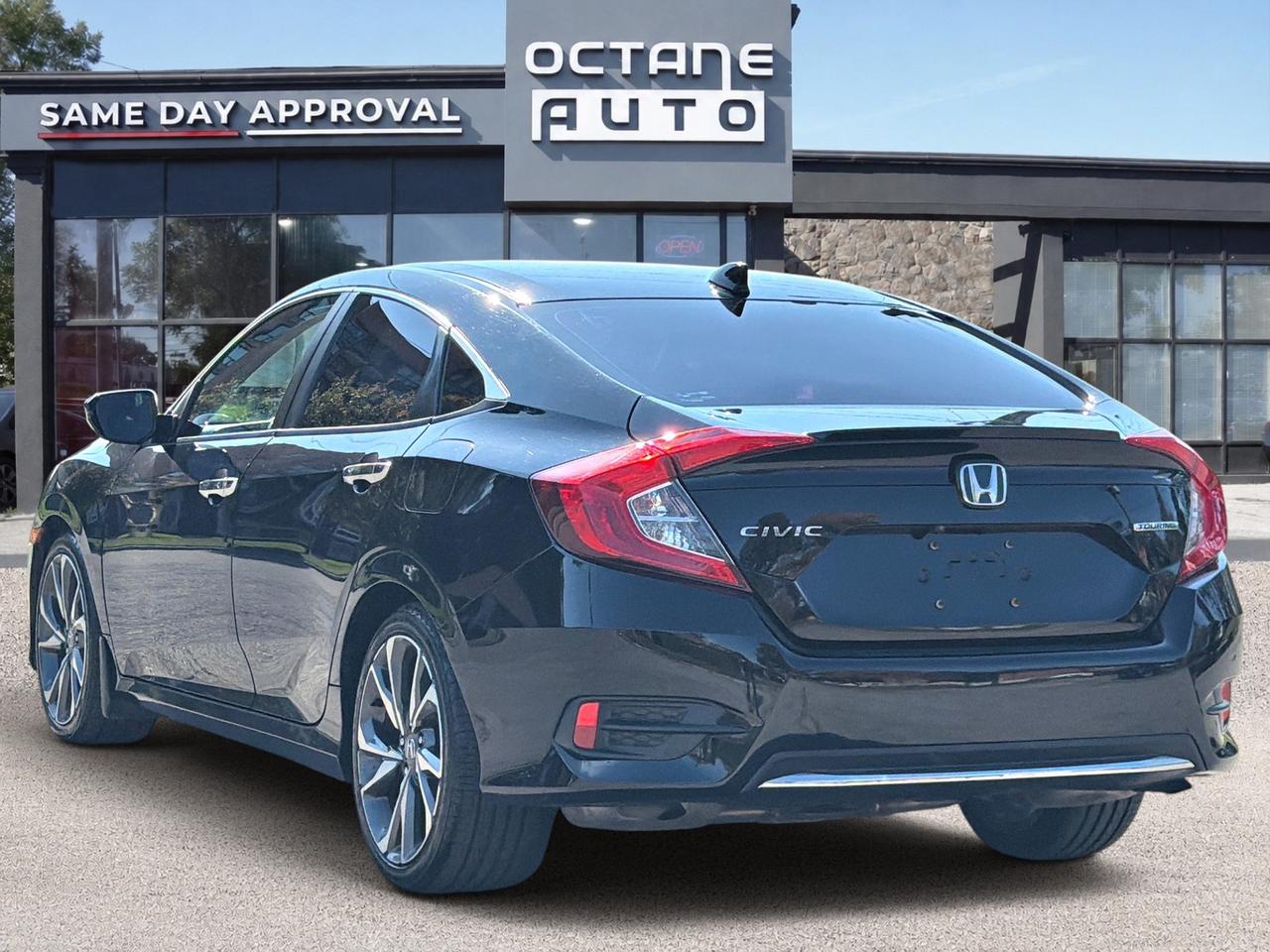 2019 Honda Civic Touring Photo