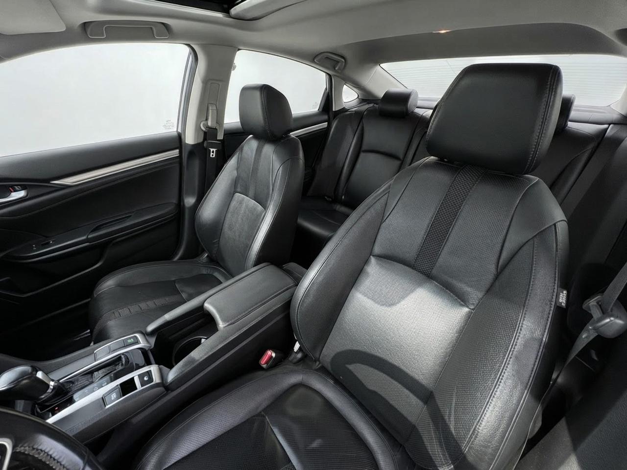 2019 Honda Civic Touring Photo