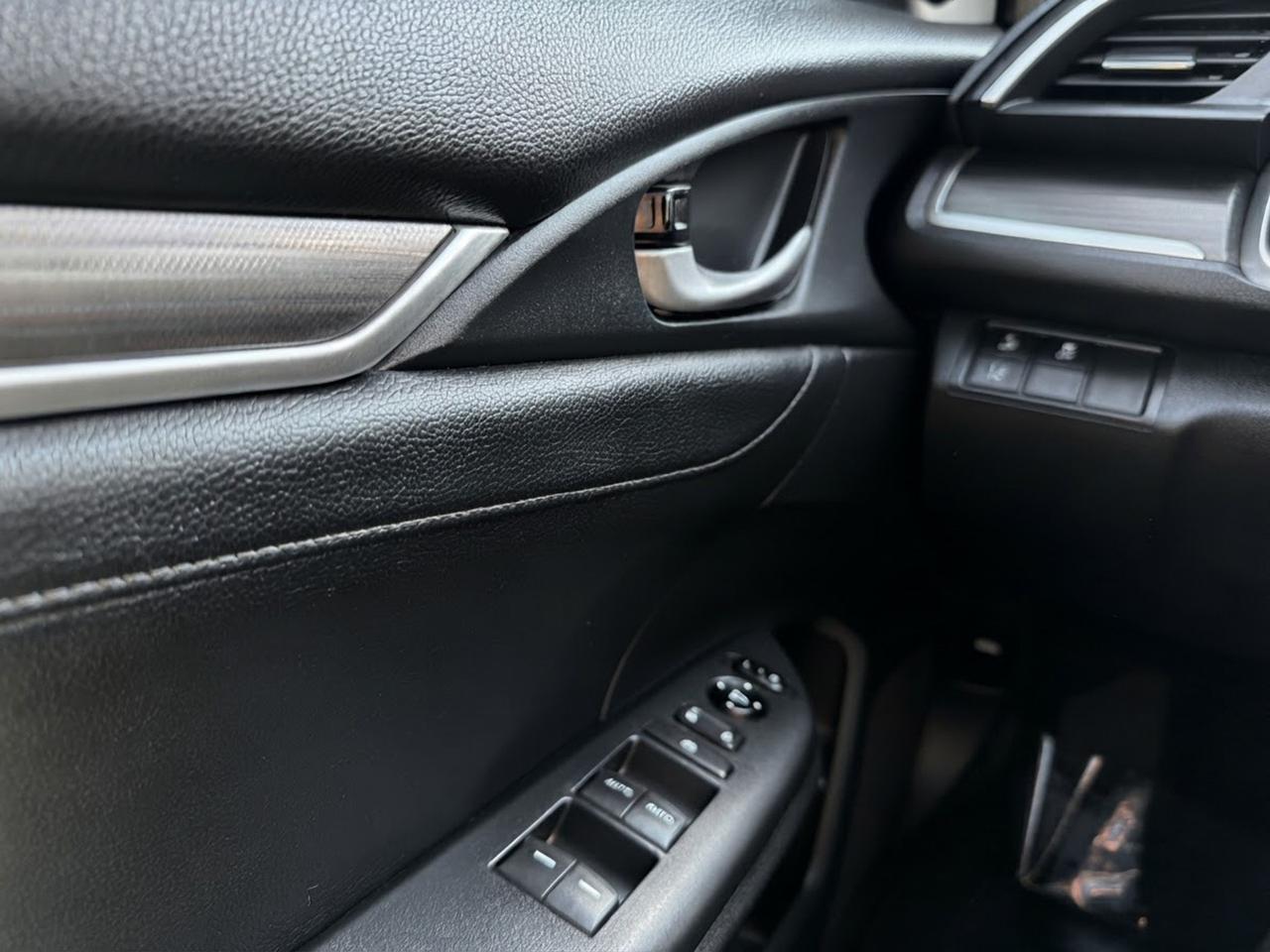 2019 Honda Civic Touring Photo