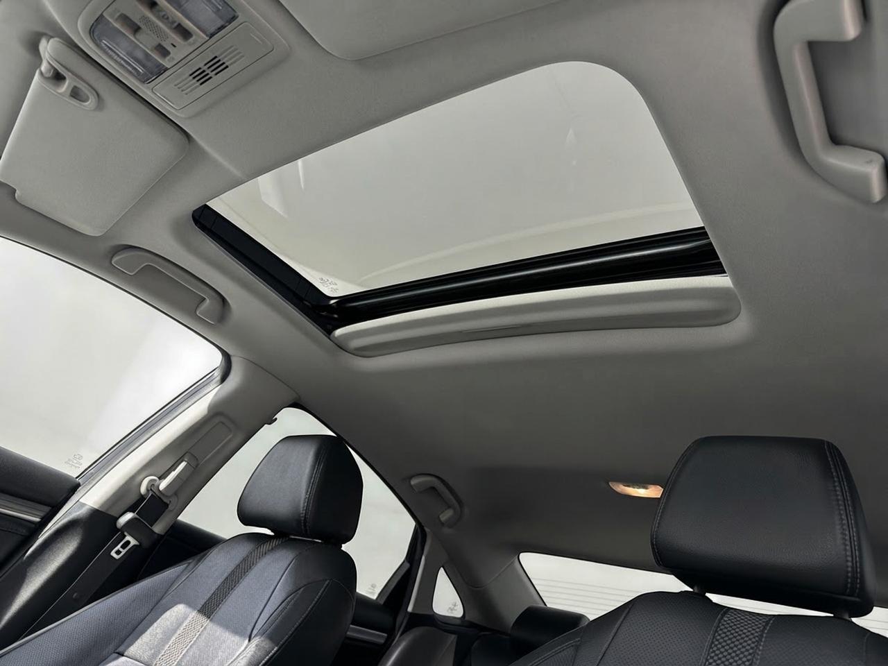 2019 Honda Civic Touring Photo