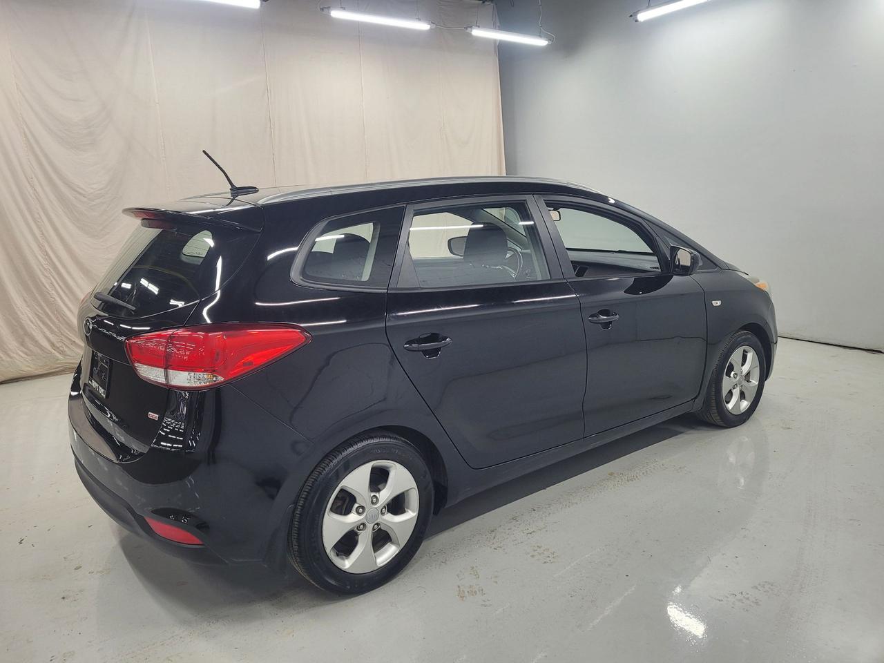 2015 Kia Rondo LX Photo7