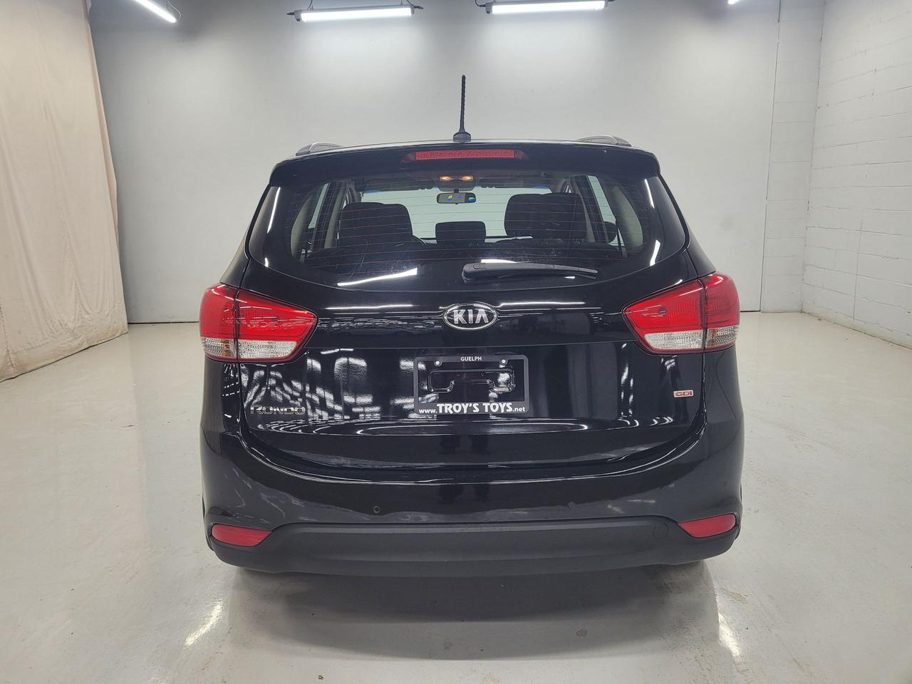 2015 Kia Rondo LX Photo5