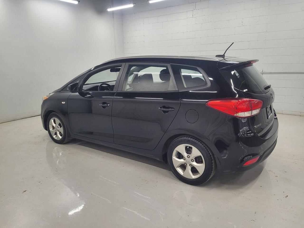 2015 Kia Rondo LX Photo4
