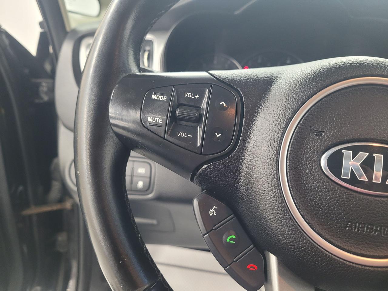 2015 Kia Rondo LX Photo34
