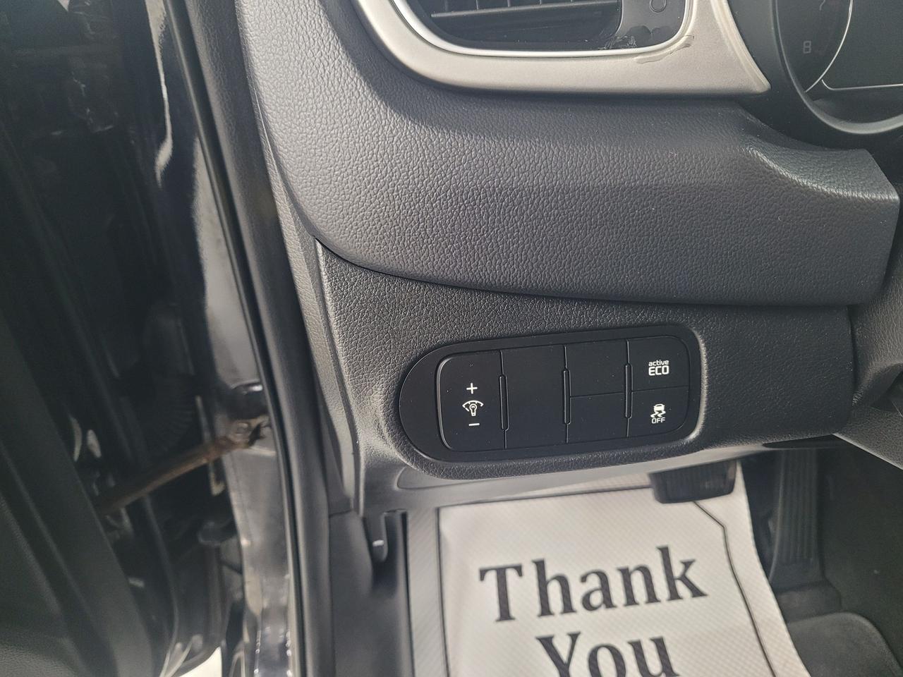 2015 Kia Rondo LX Photo32