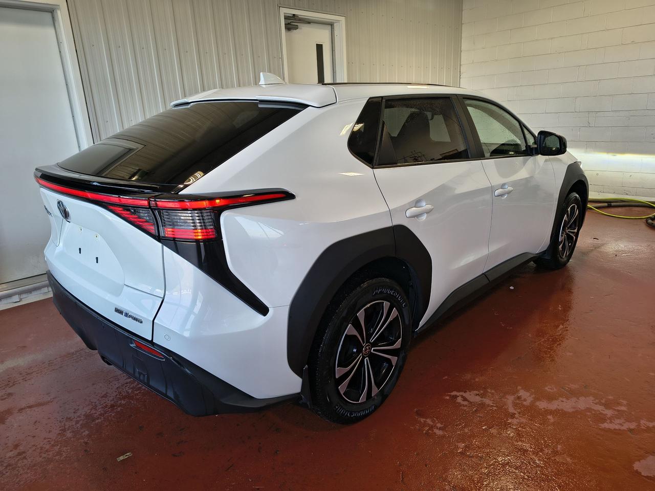 2023 Toyota bZ4X XLE Photo1