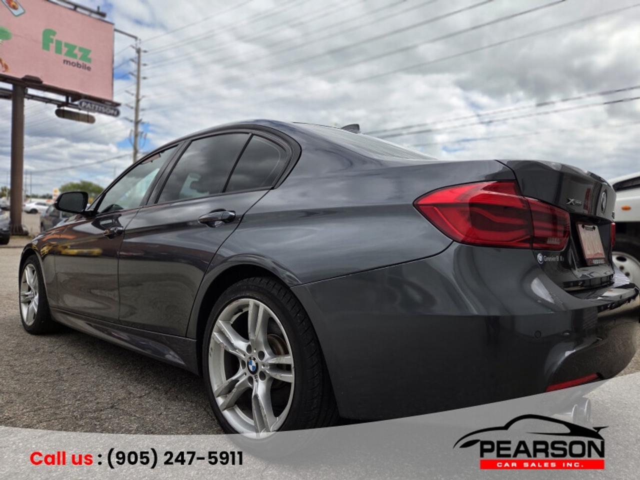 2018 BMW 3-Series 330i xDrive Photo2