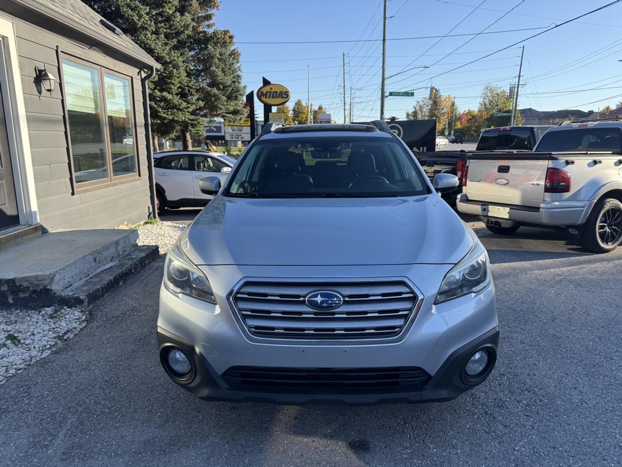 2017 Subaru Outback LIMITED Photo2