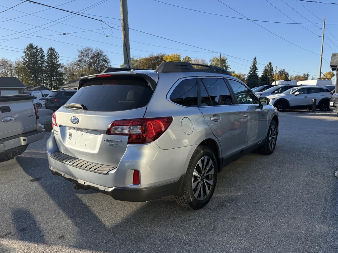 2017 Subaru Outback LIMITED Photo