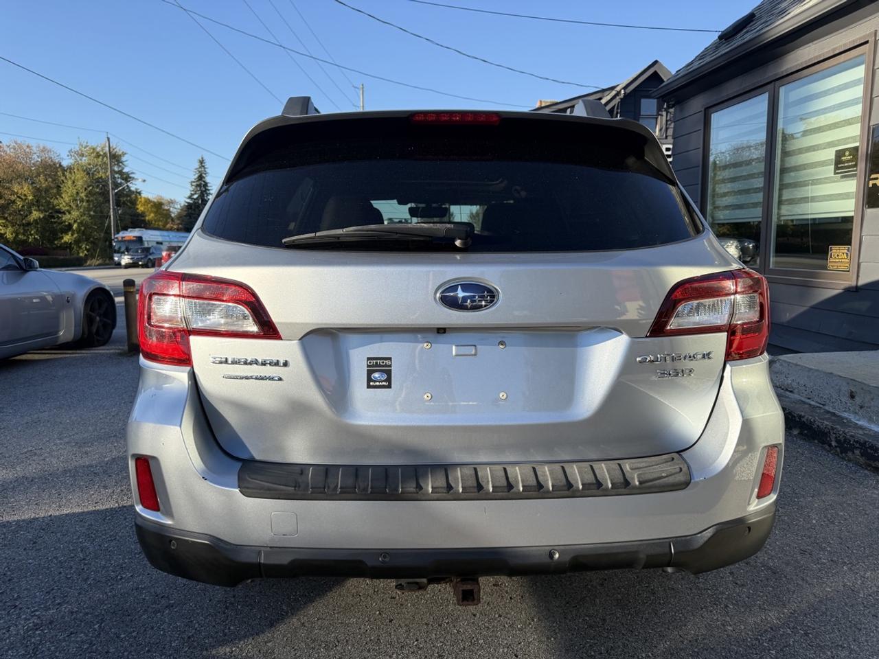 2017 Subaru Outback LIMITED Photo
