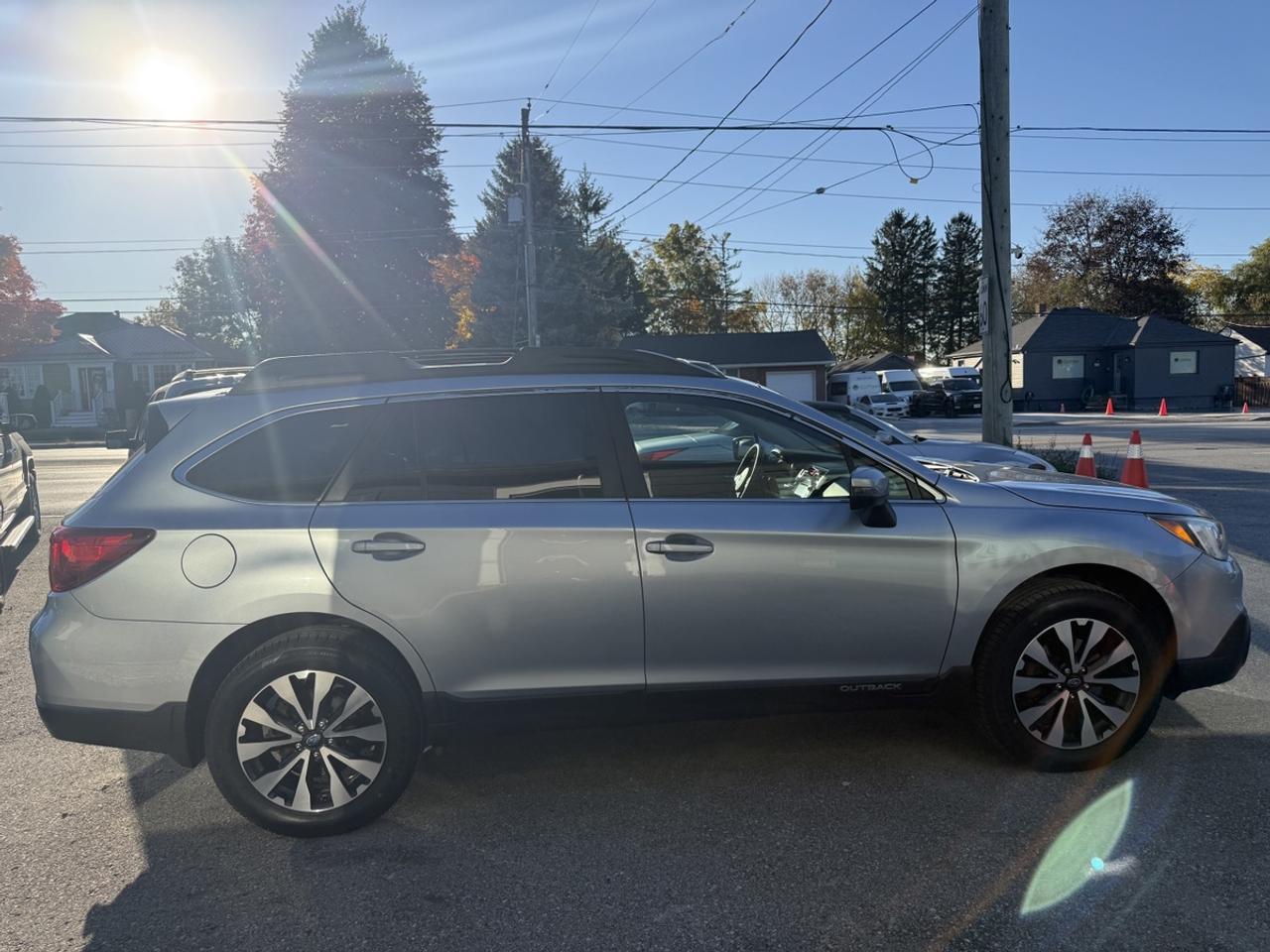 2017 Subaru Outback LIMITED Photo