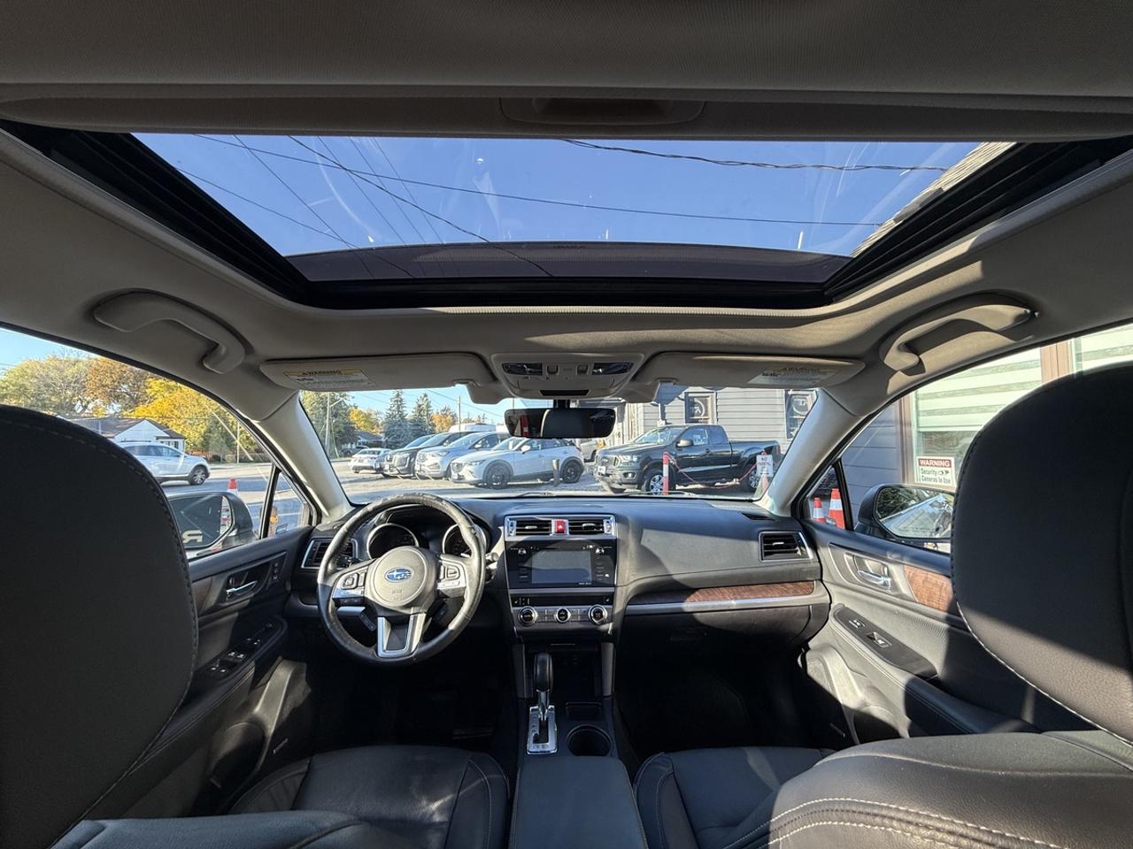 2017 Subaru Outback LIMITED Photo