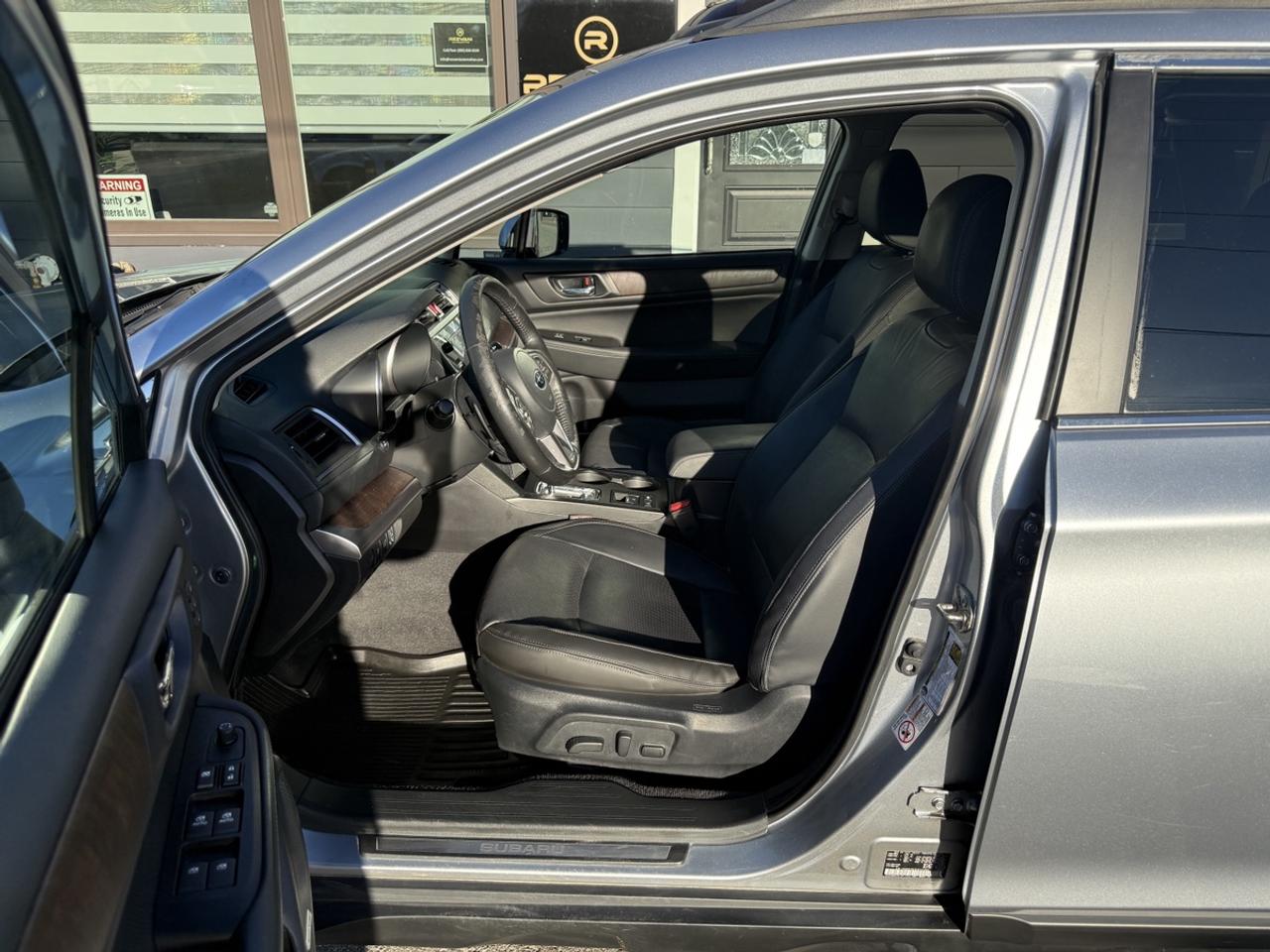 2017 Subaru Outback LIMITED Photo