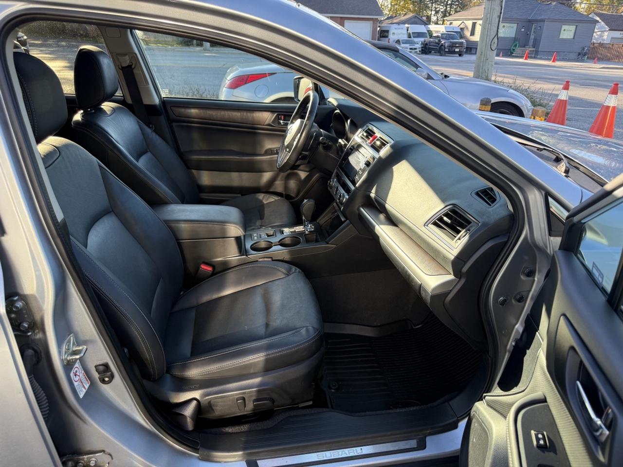 2017 Subaru Outback LIMITED Photo