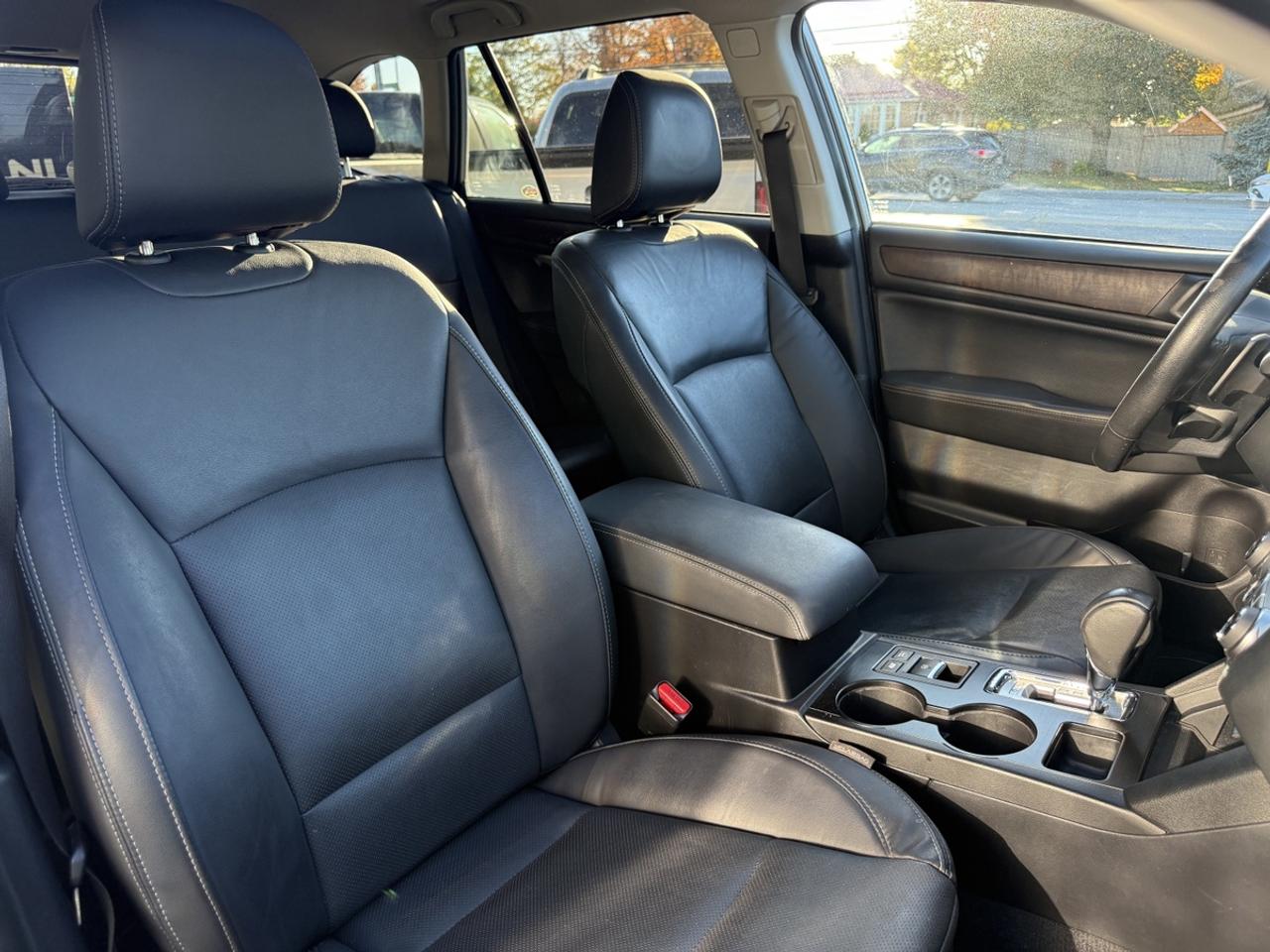 2017 Subaru Outback LIMITED Photo