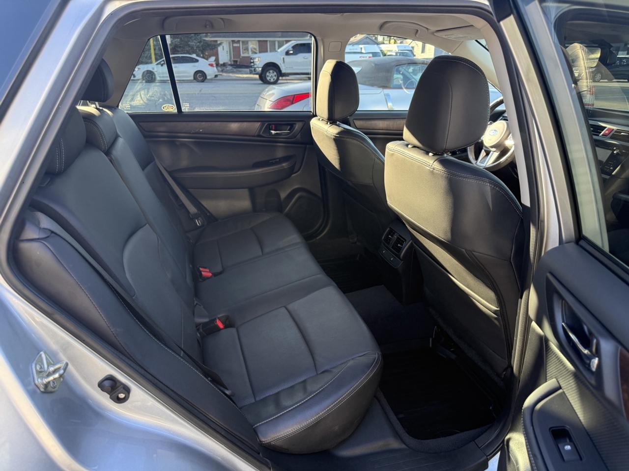 2017 Subaru Outback LIMITED Photo