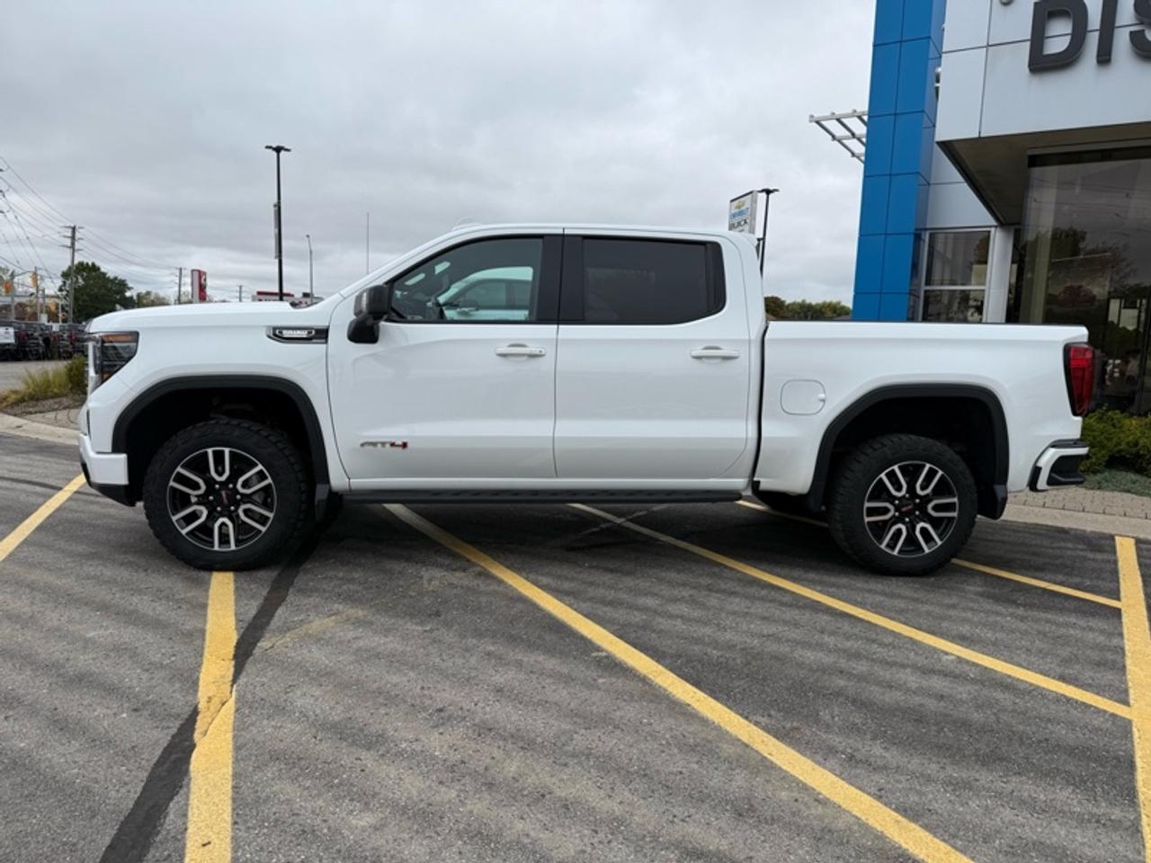 2025 GMC Sierra 1500 AT4 Photo