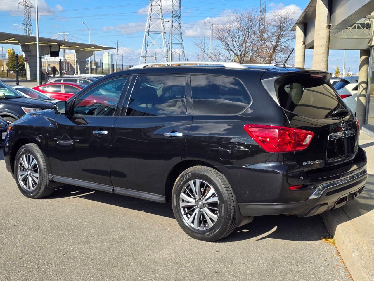 2017 Nissan Pathfinder 4WD 4DR SL Photo
