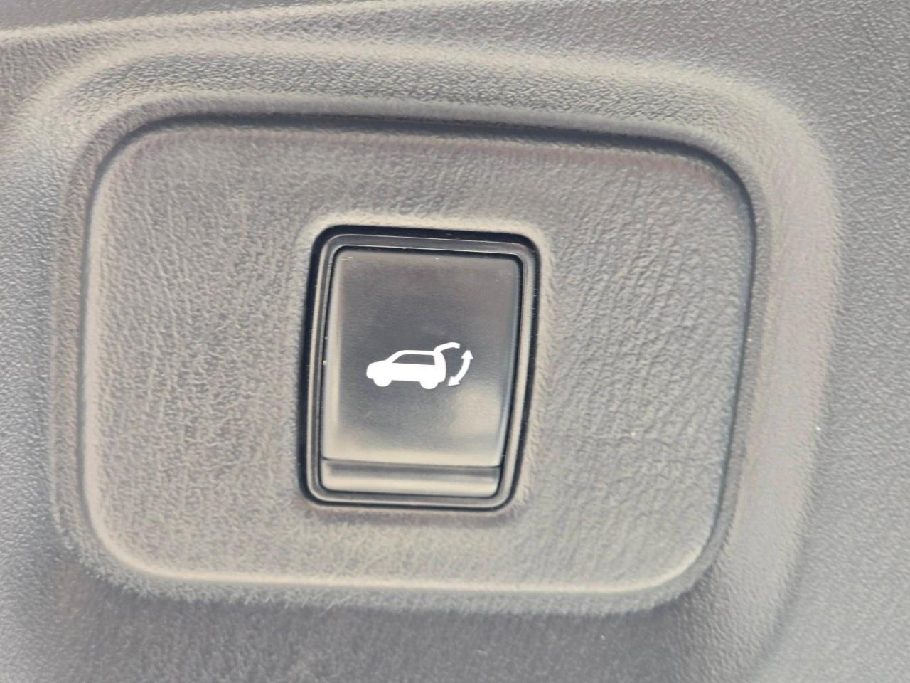 2017 Nissan Pathfinder 4WD 4DR SL Photo