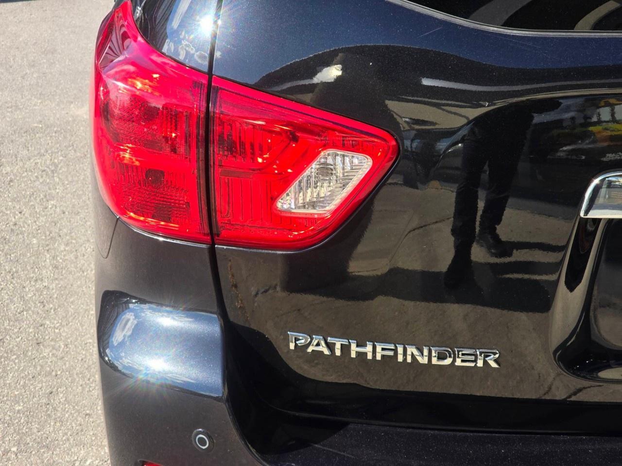 2017 Nissan Pathfinder 4WD 4DR SL Photo
