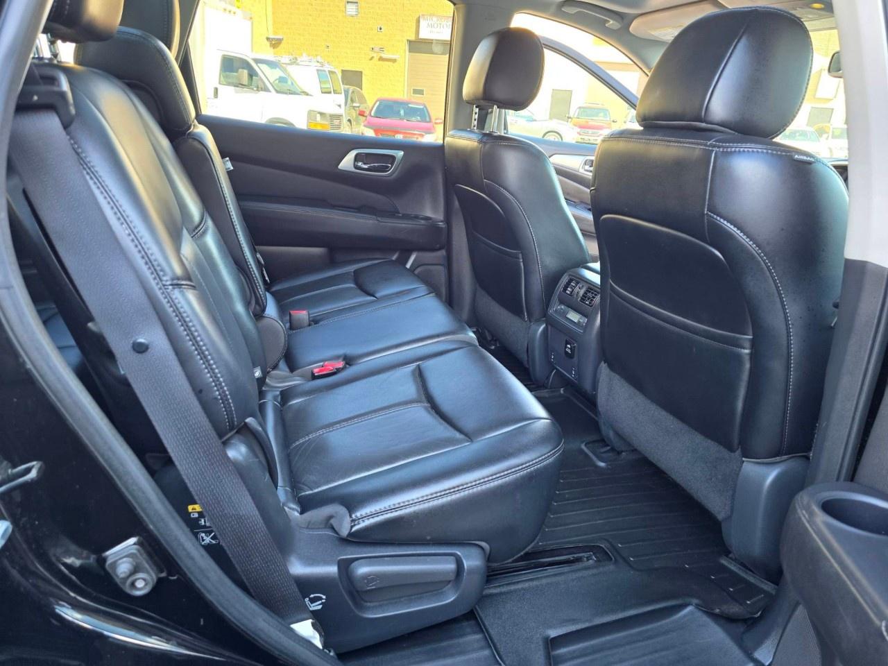2017 Nissan Pathfinder 4WD 4DR SL Photo