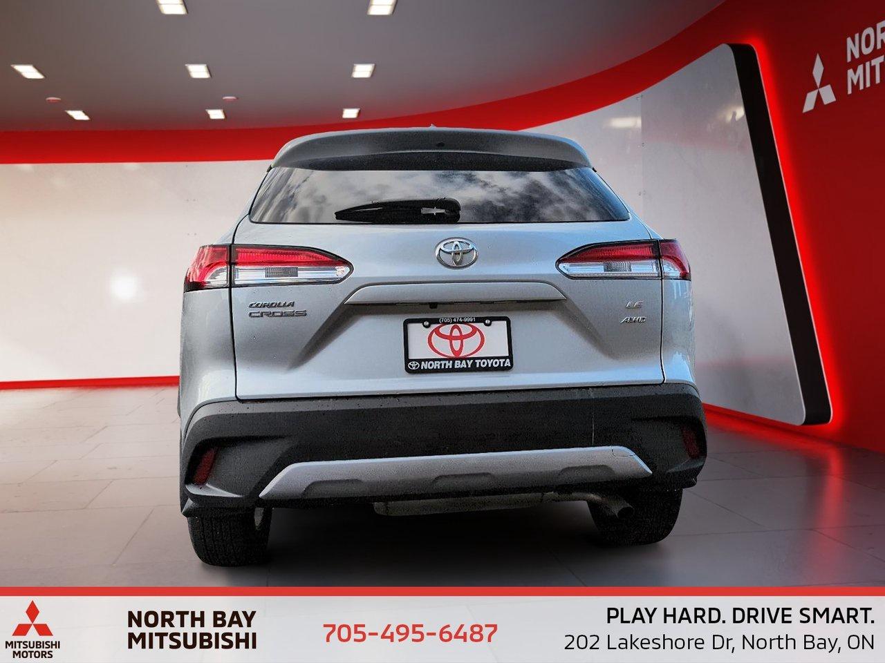 2023 Toyota Corolla Cross LE Photo4