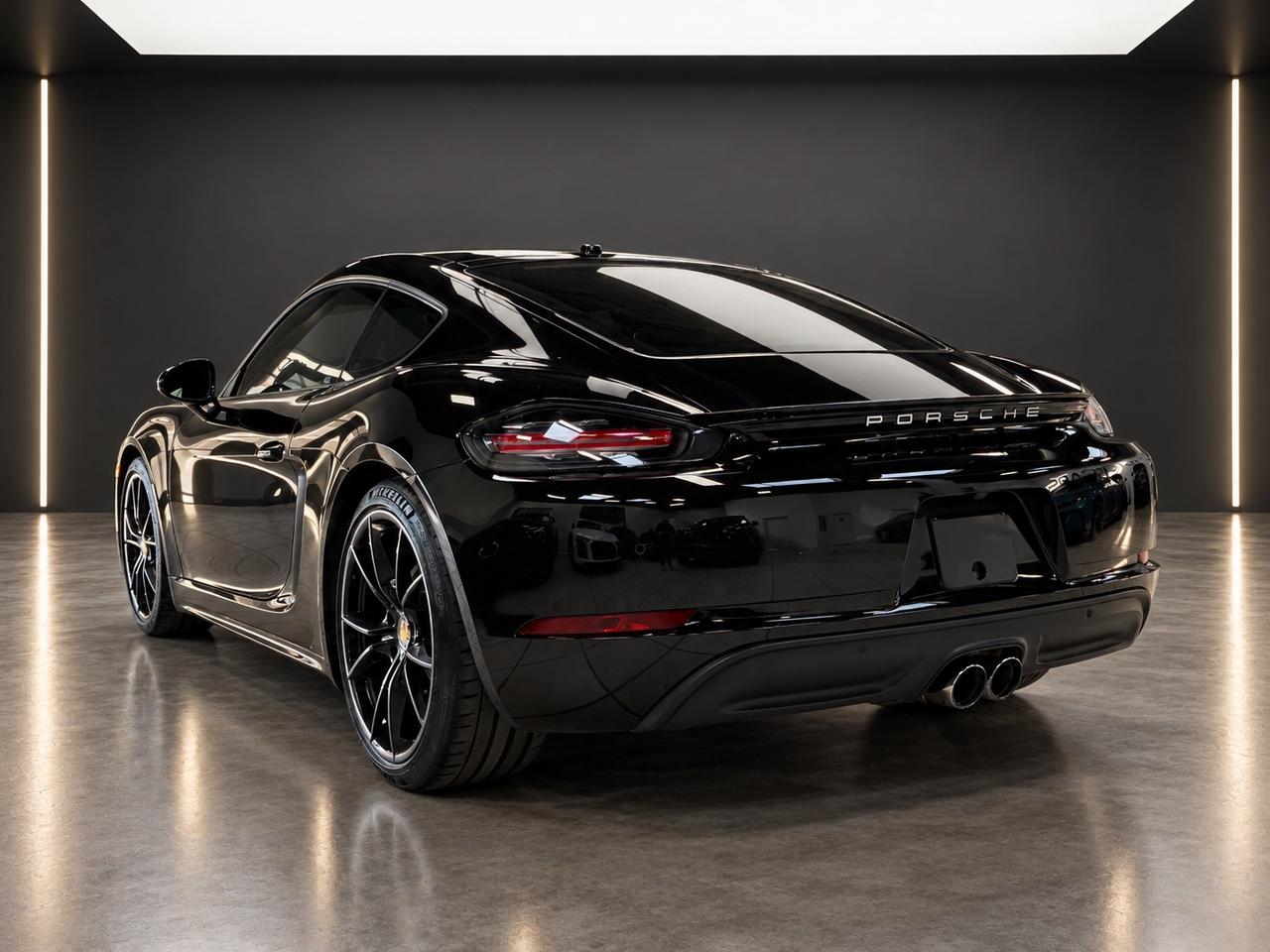 2018 Porsche 718 Cayman  Photo2